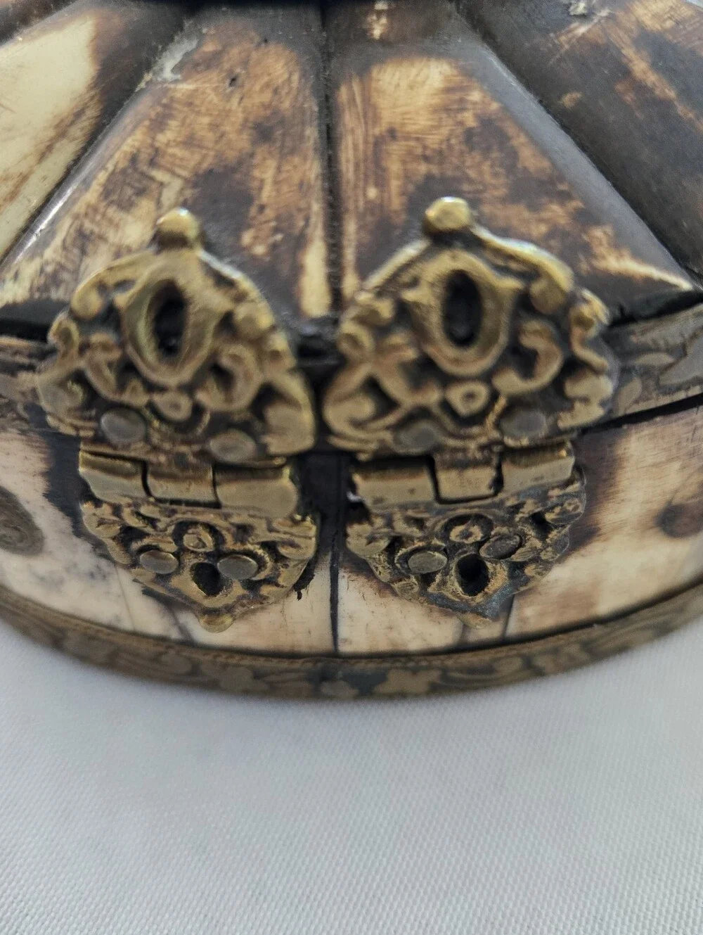Vintage Camel Bone & Brass Inlay Round Trinket Box India